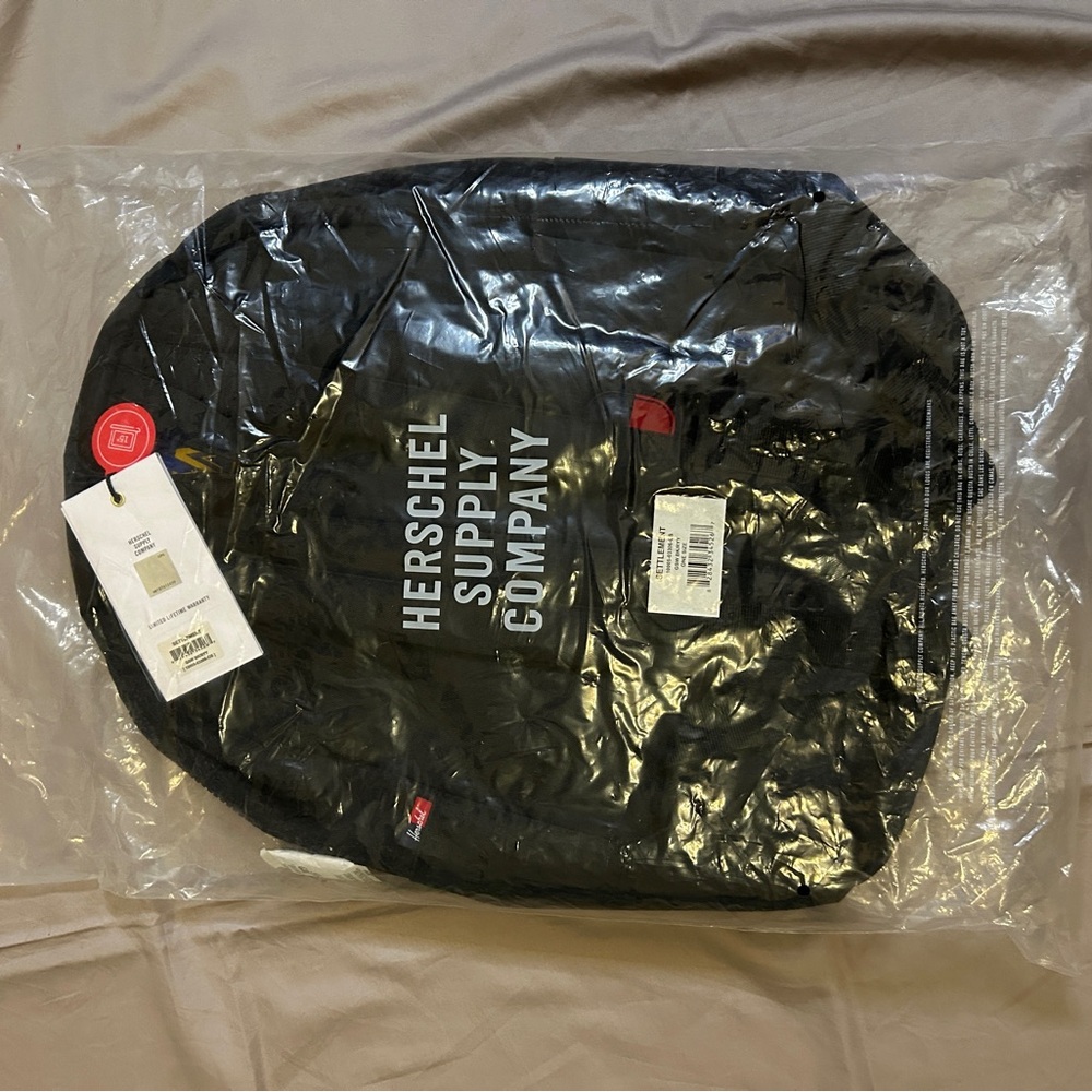 Herschel X Golden State Warriors backpack in black color NEW - Picture 2 of 14